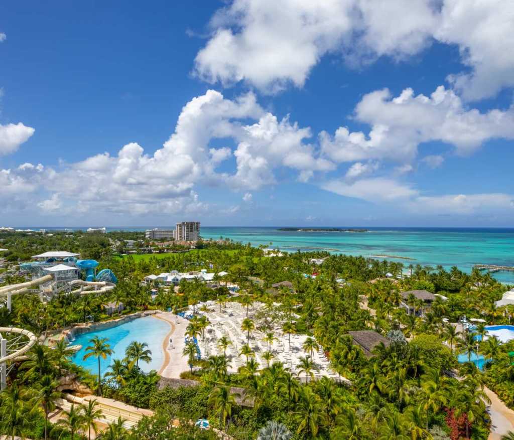 views of the blue ocean and baha bay