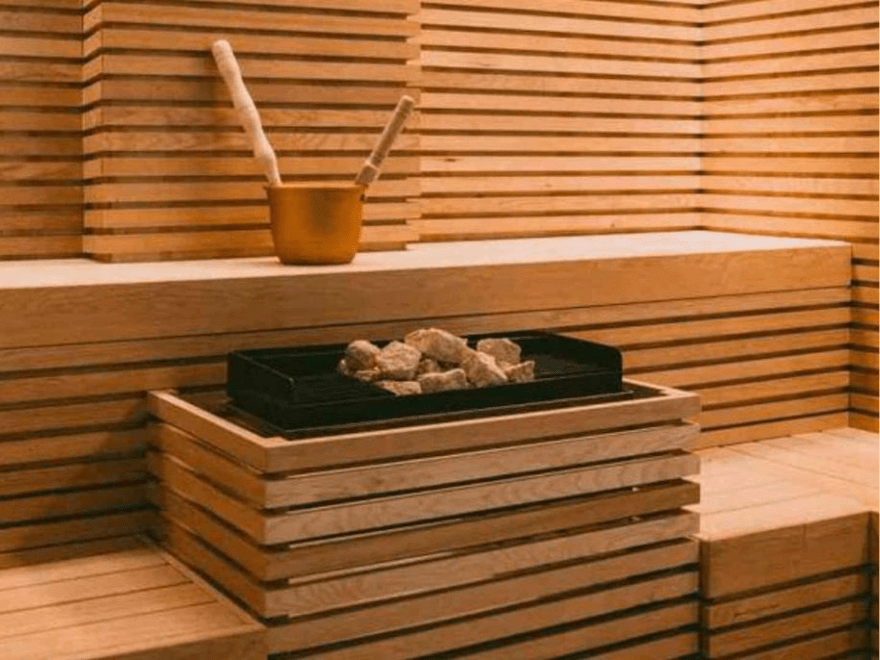 uma sauna seca de madeira 