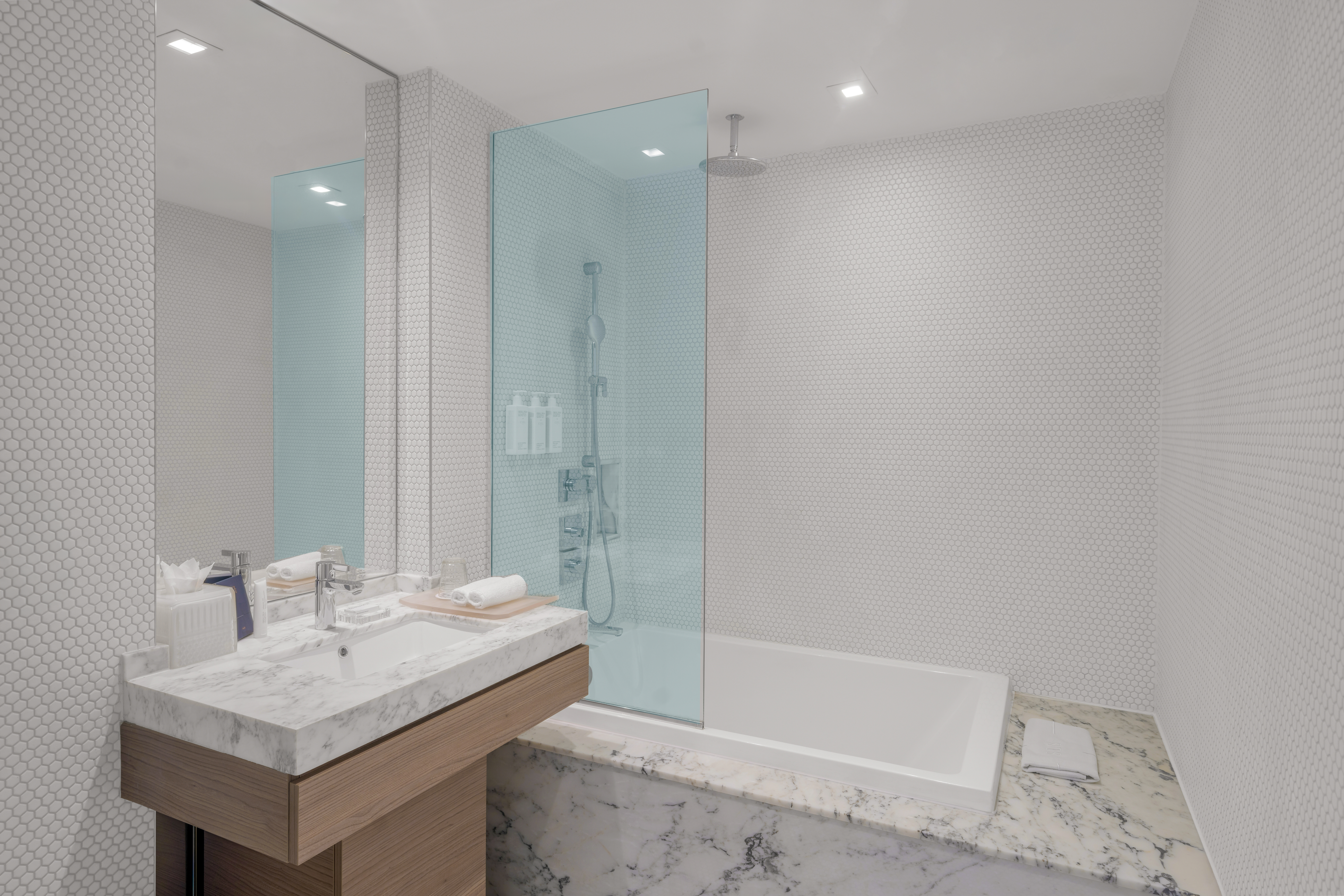 Suite de 2 chambres à l'hôtel SLS Lux, salle de bains